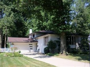 5126 Hampton Dr, North Olmsted, OH