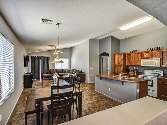 5th image of 1061 E Santa Fiore St