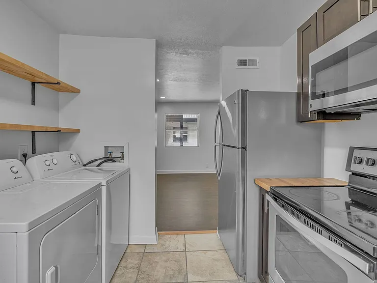2714 Jefferson St — Photo 10