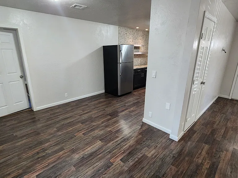 119 W Clegern Ave — Photo 5