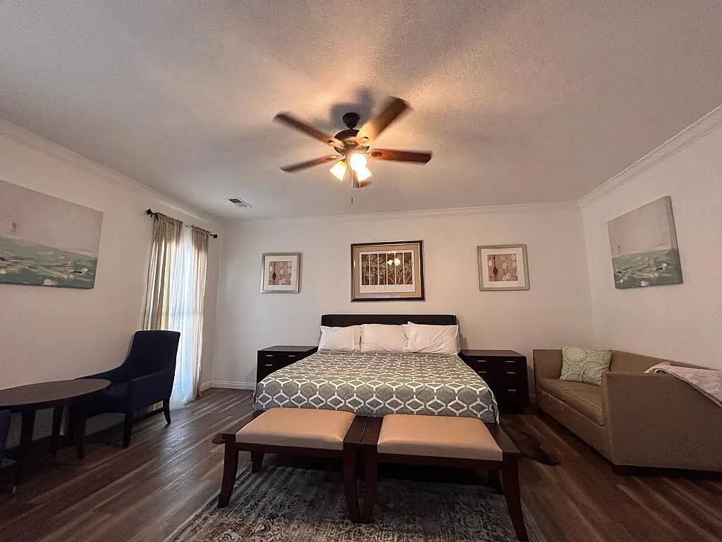 7 bed, 3000 sqft, $7,495 — Photo 3