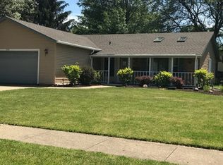 175 E Cedarwood Ct, Palatine, IL 60067