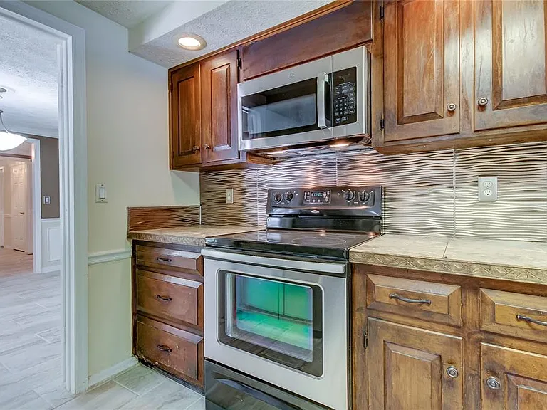 10406 Reclinata Ln — Photo 12
