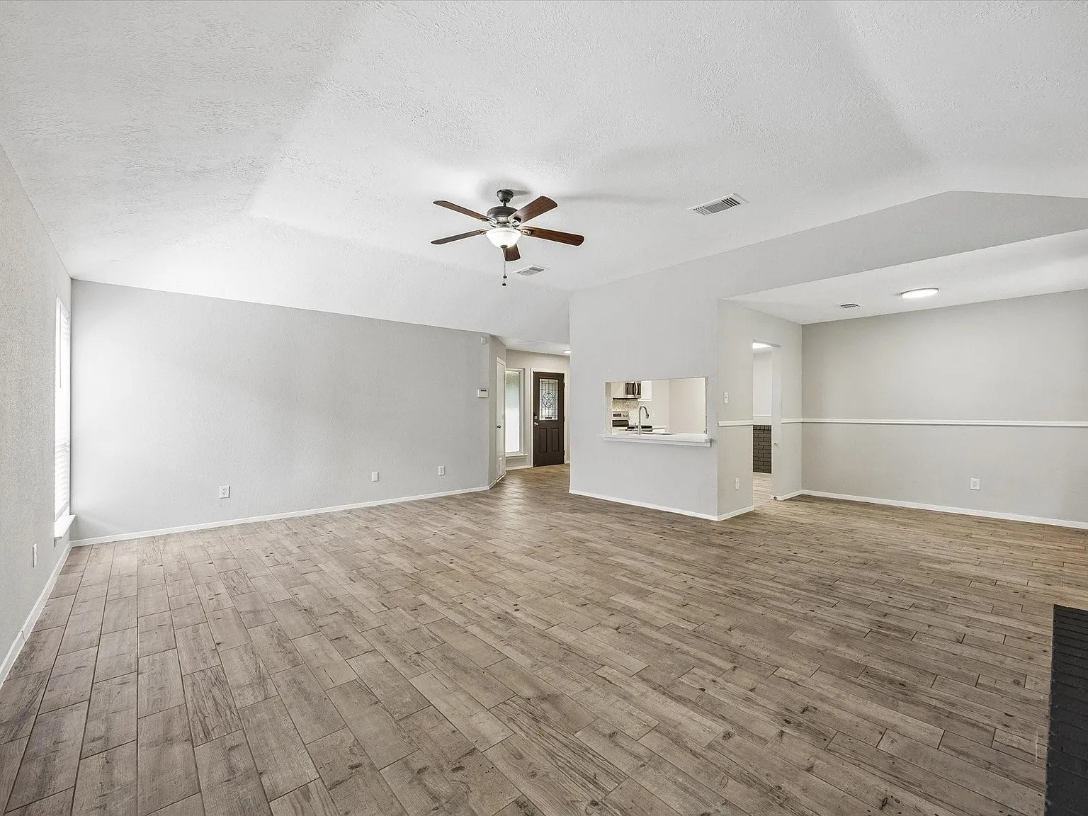 3 bed, 2.0 bath, 1510 sqft, $2,000 — Photo 4
