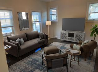 2640 Green Bay Rd #1, Evanston, IL 60201