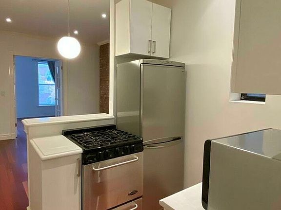 4th image of 19 Greenwich Ave APT 4B