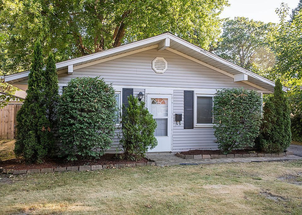 1st image of 7622 Dahlia Dr