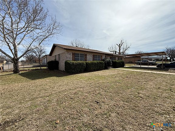 2nd image of 801 Meadowlark St