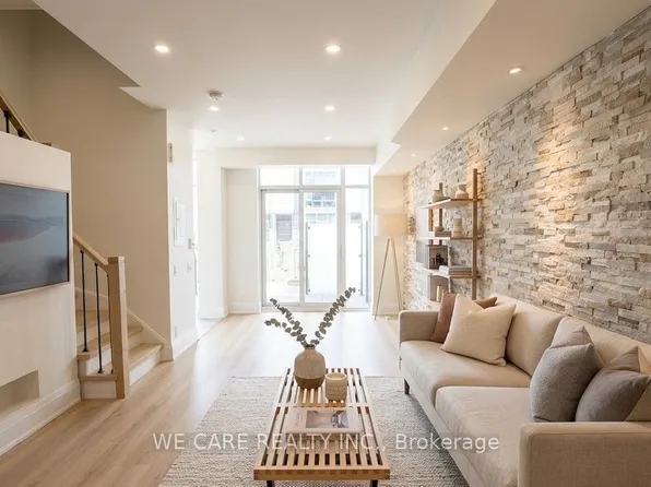 15 Valhalla Inn Rd #15, Richmond Hill, ON M9B 0B3