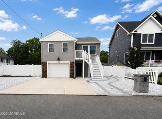 10 Pine Tree Rd, Toms River, NJ 08753