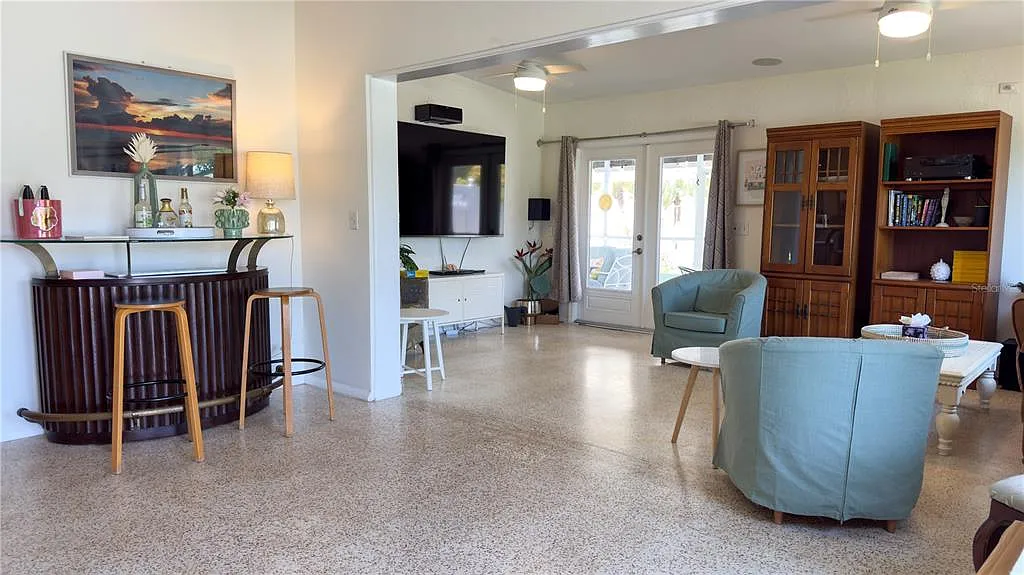 3 bed, 3.0 bath, 1703 sqft, $6,000 — Photo 4