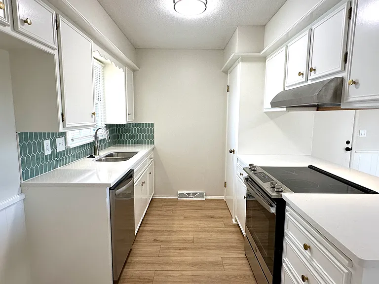 832 N Waddington Ave — Photo 3