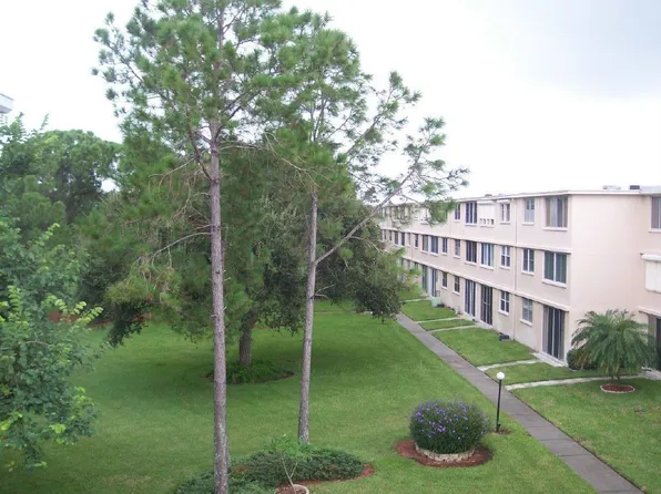 5095 Bay St NE APT 306, Saint Petersburg, FL 33703