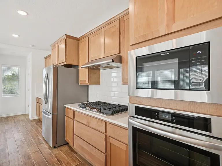 10833 Coppola — Photo 17