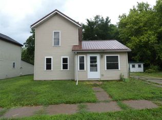 505 Denniston St, Cassville, WI 53806