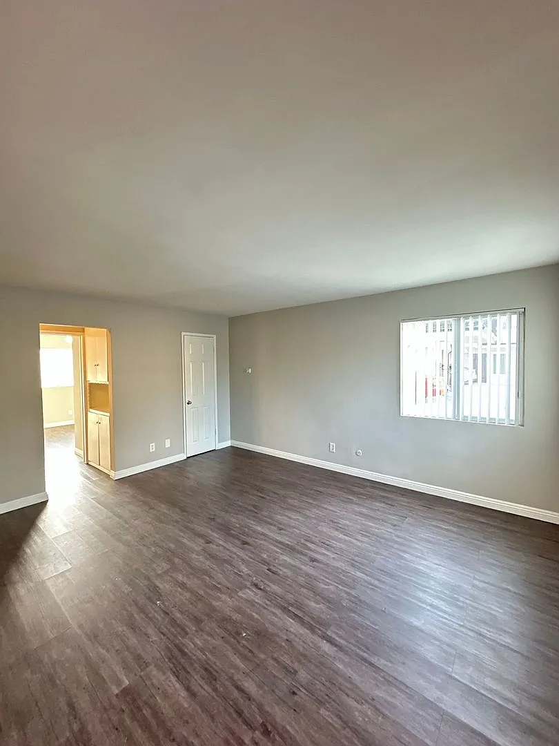 6423 CORONA — Photo 3