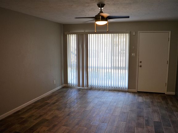 3rd image of 326 W Earll Dr #10583464