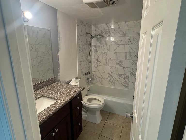 6200 Riverside Dr #525 — Photo 5