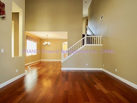 3rd image of 19 Waterbury Ln