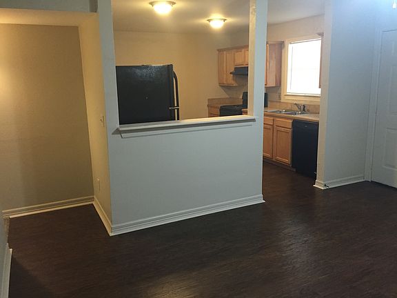 3rd image of 884 W Holly St APT 4