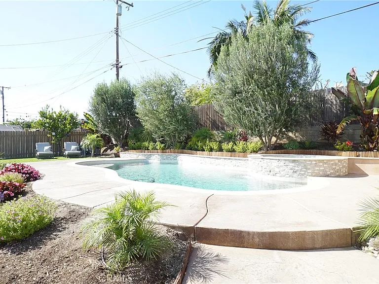 925 Gehrig Ave — Photo 9