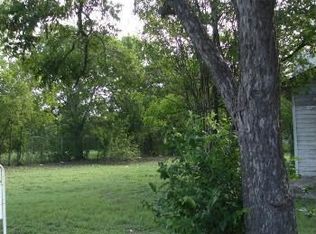 910 S Colorado St, Lockhart, TX 78644