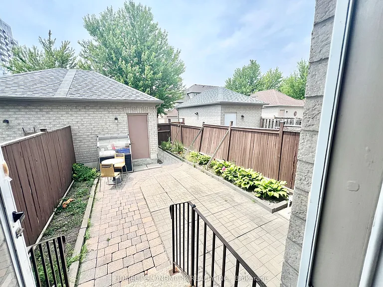 8 Baffin Ct — Photo 13