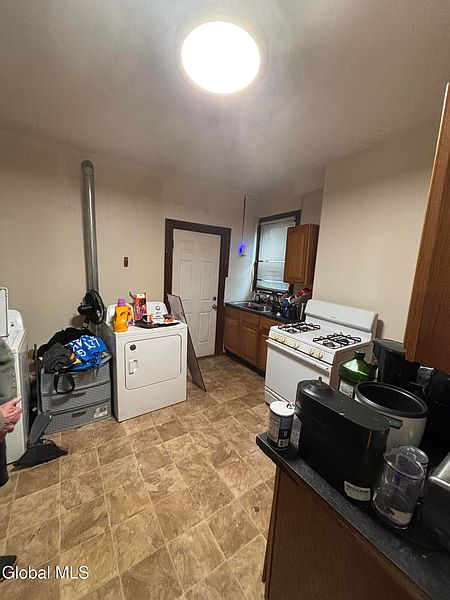 4th image of 81 2nd Avenue