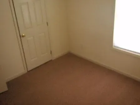 2 bed, 1000 sqft, $1,050 — Photo 2