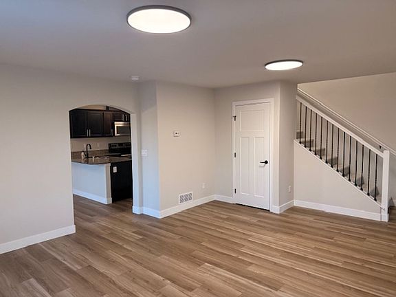 4th image of 3936 Lakehurst Cir #A