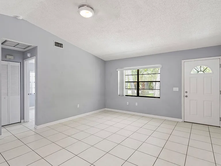 1205 S Flagler Ave — Photo 8