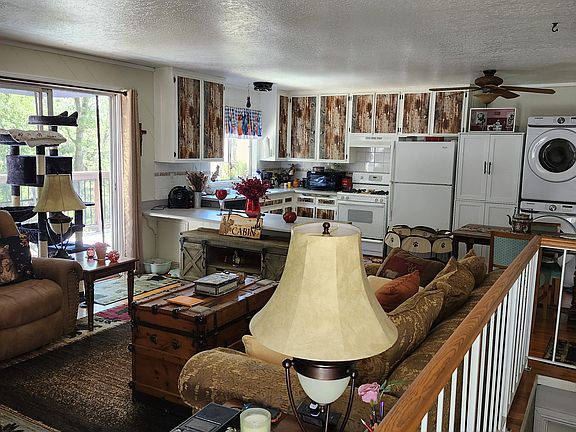 2nd image of 1235 Lovers Ln