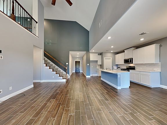 2nd image of 4038 Woodford Dr