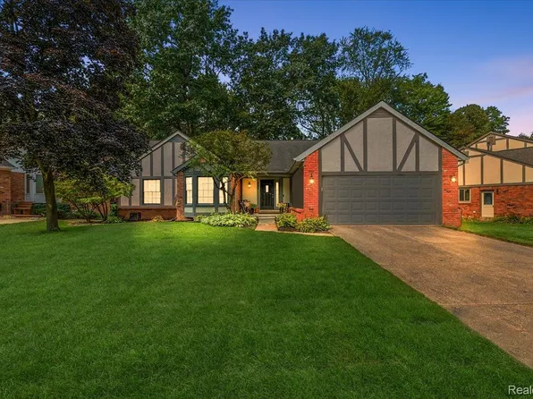 430 Eckford Dr, Troy, MI 48085
