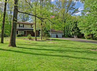 17 Firestone Ln, Clifton Park, NY 12065