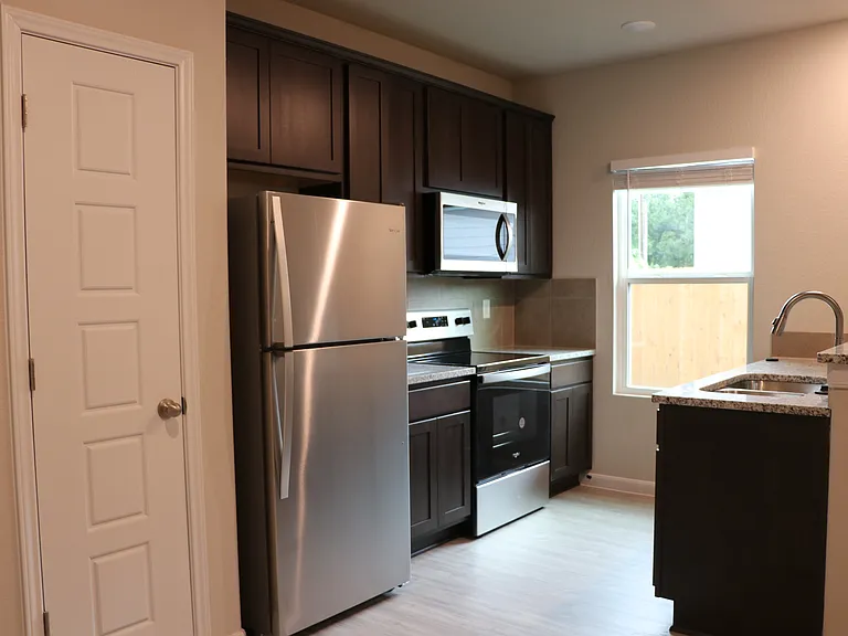 506 Hudson St — Photo 1
