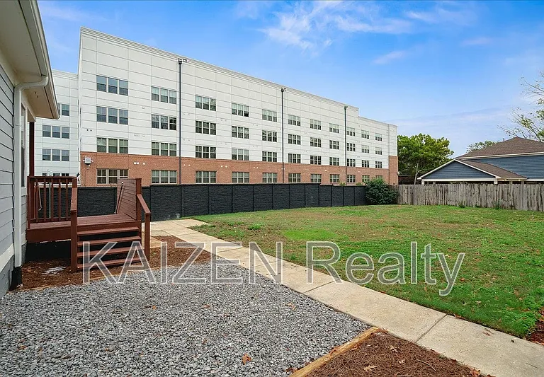 156 N Tucker St — Photo 24