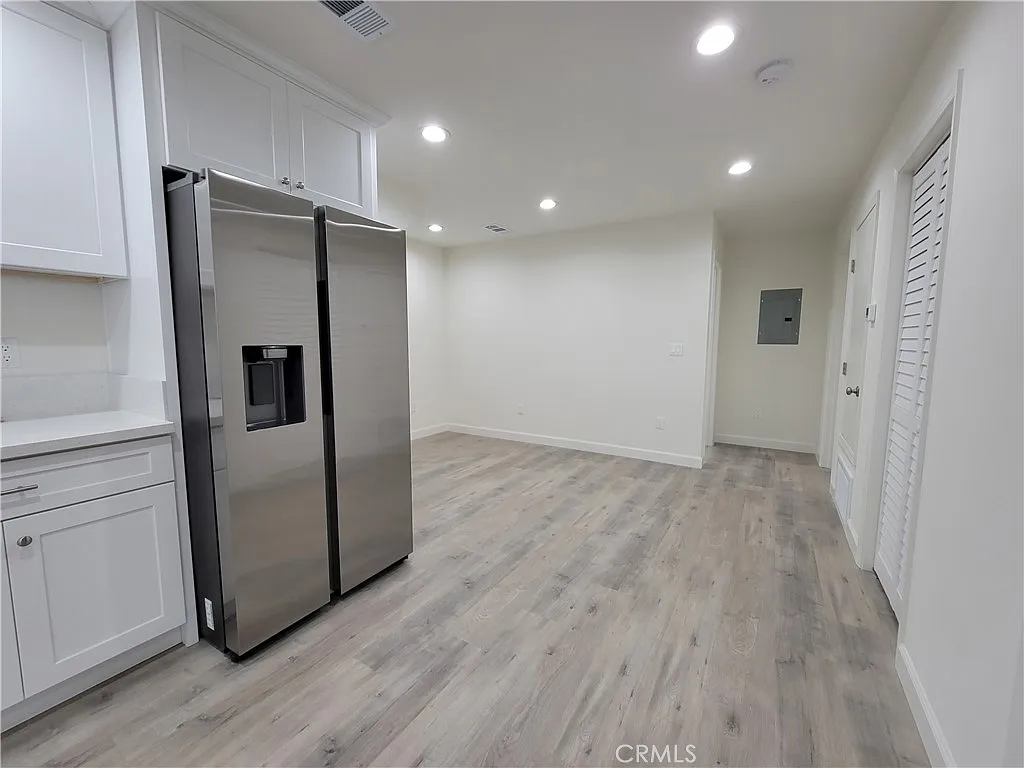 3 bed, 910 sqft, $3,000 — Photo 4