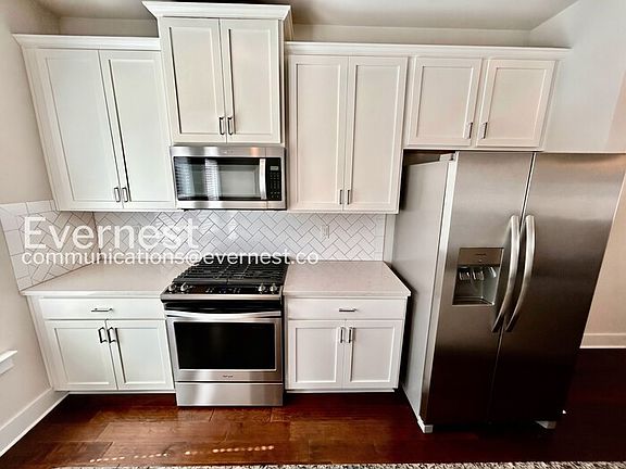 3rd image of 3783 Oxford Cir