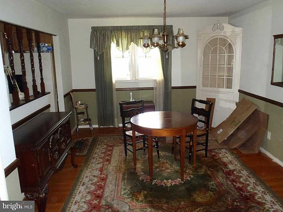4th image of 2319 Rockwell Ave