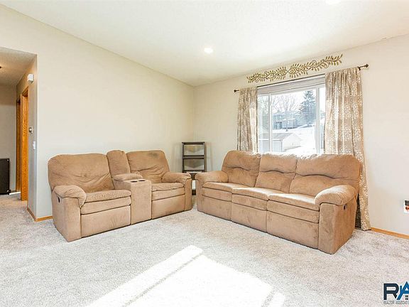 3rd image of 2112 E Tricia Ln