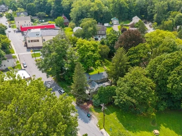 47 Main St, Califon Boro, NJ 07830