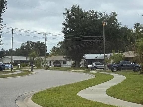 4th image of 5913 Untermeyer Ct