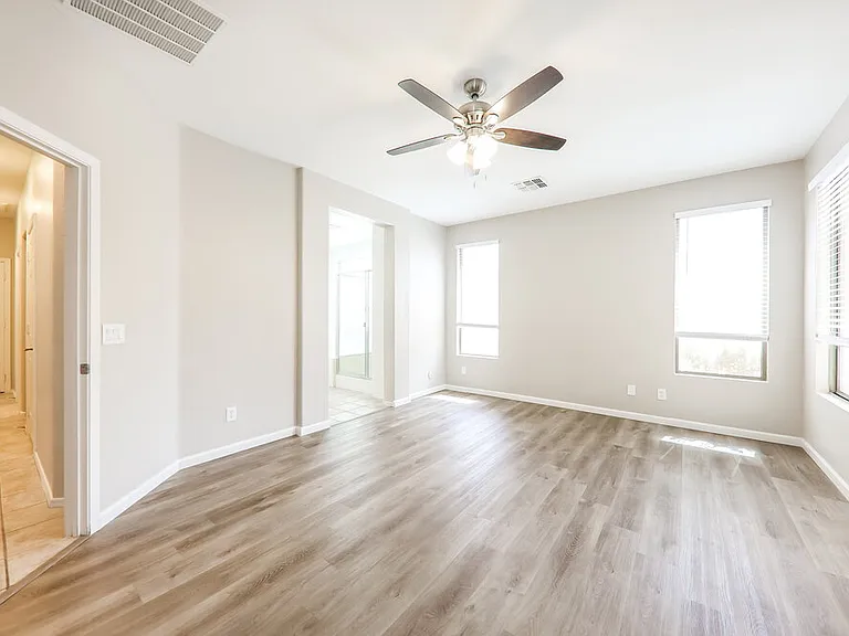 15233 W Banff Ln — Photo 10
