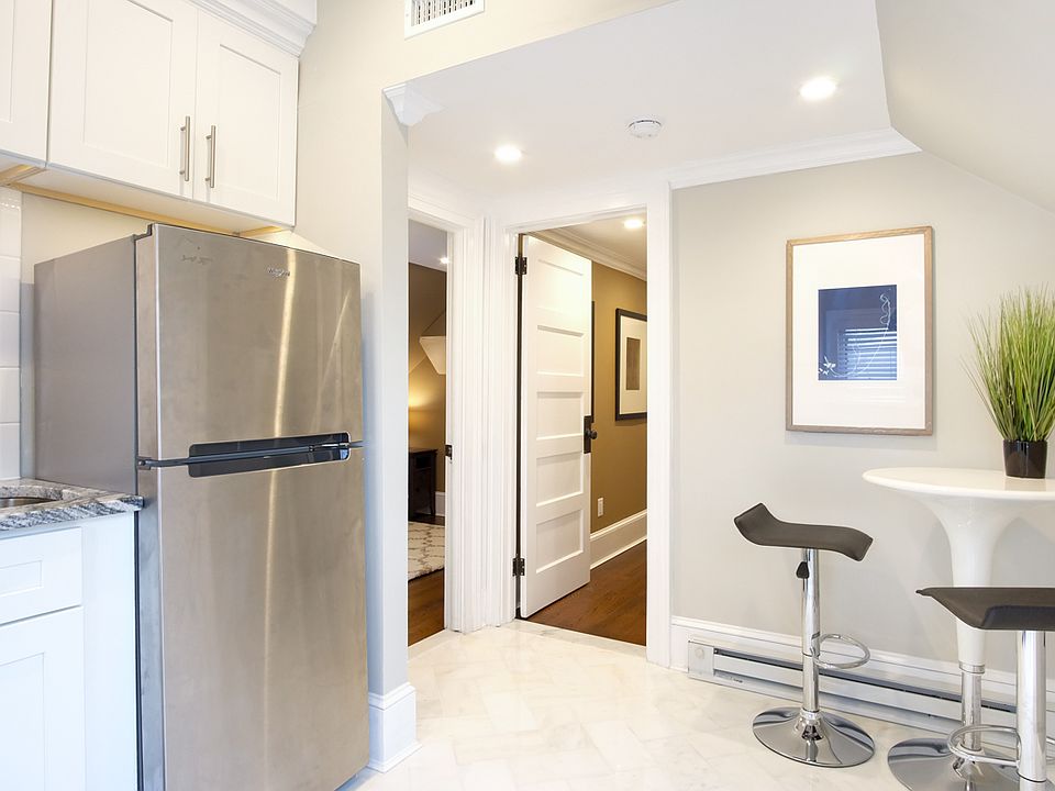 1st image of 21 Crescent St #3B