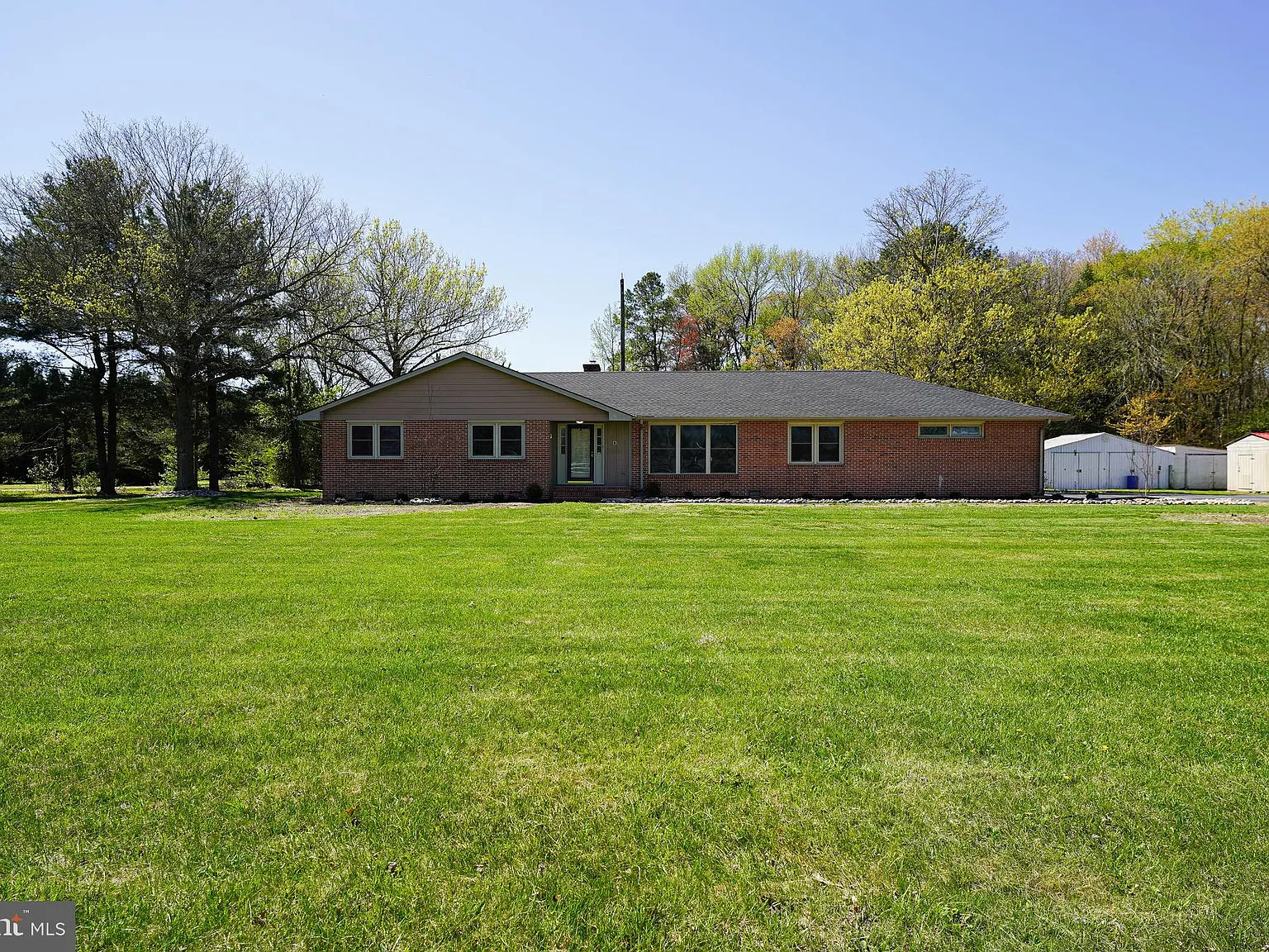 3 bed, 2256 sqft, $2,295 — Photo 2