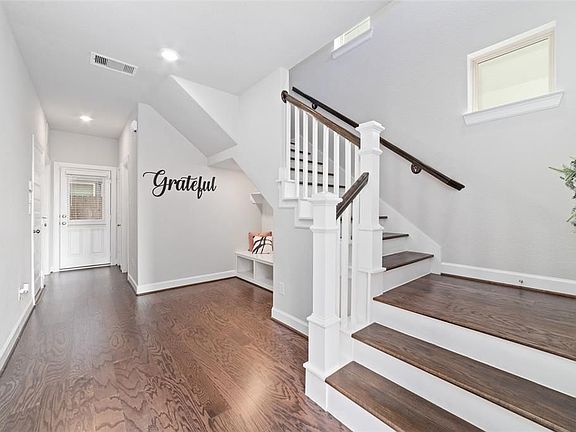 3rd image of 4008 Centre Glen Dr