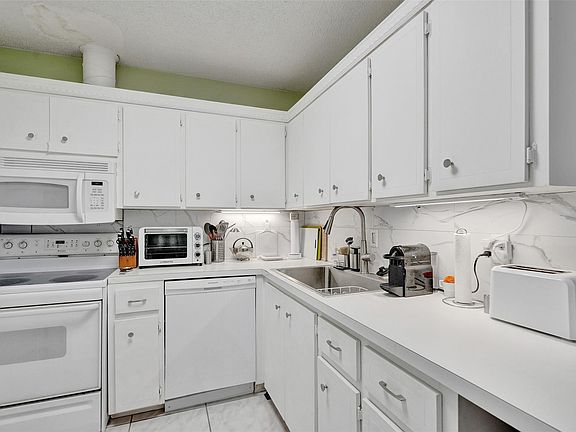 5th image of 6750 NE 21st Road #123