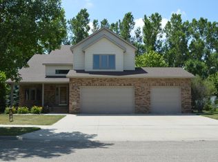 1834 Maplewood Ln, Aberdeen, SD 57401