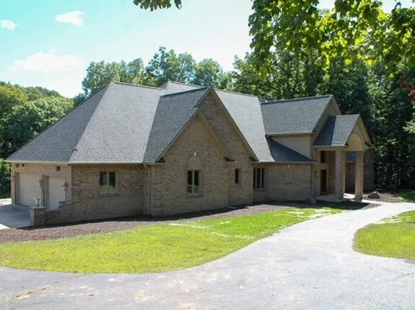 54 Woodland Dr, Yorkville, IL 60560